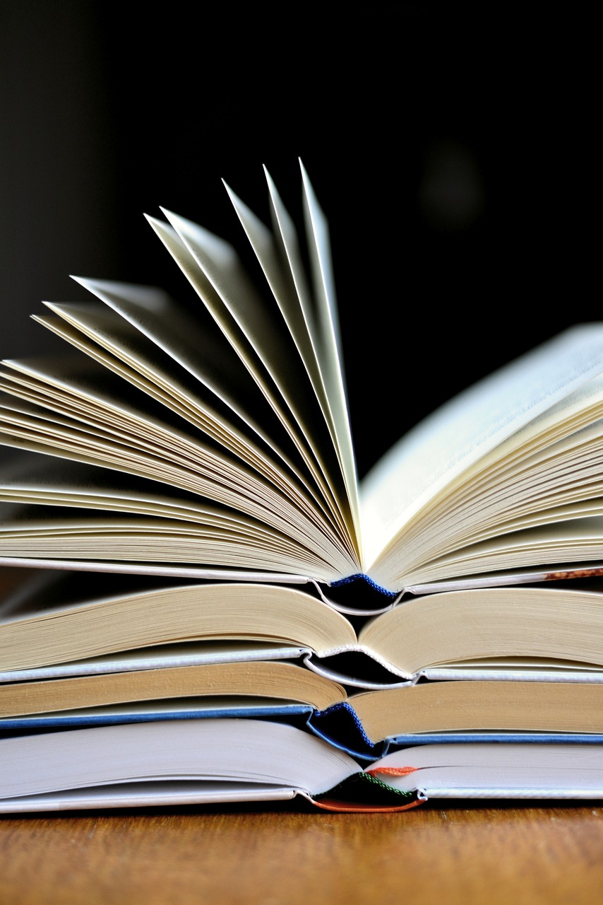 book 3964050 1280